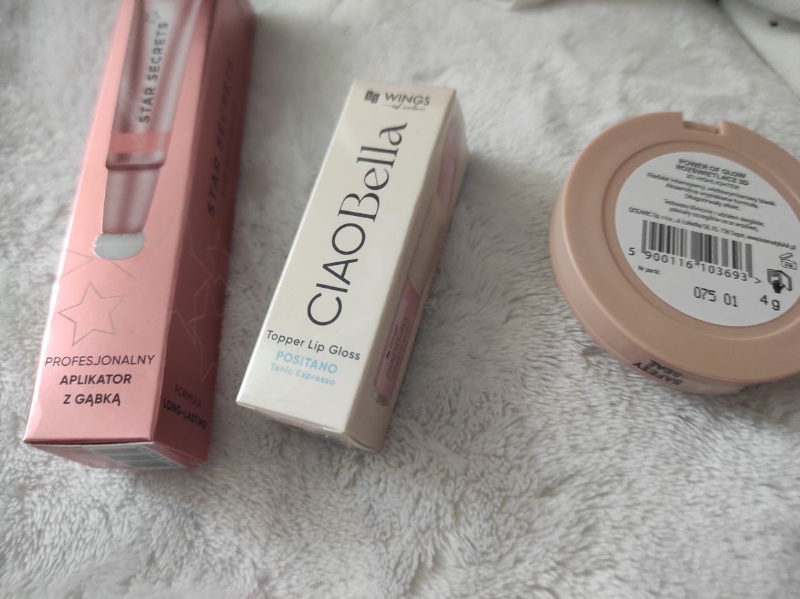 AA Wings of Color Ciao Bella Topper Lip Gloss aa błyszczyk 
Aplikacja