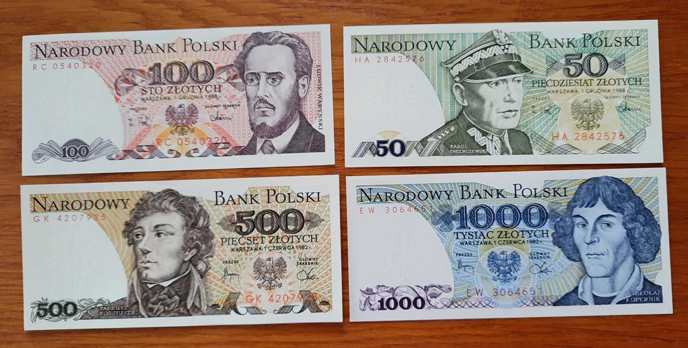 4 dawne banknoty PRL i 1000 lirów włoskich