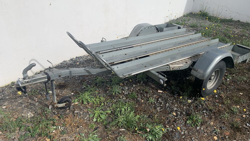 Reboque articulafo para 3 motas