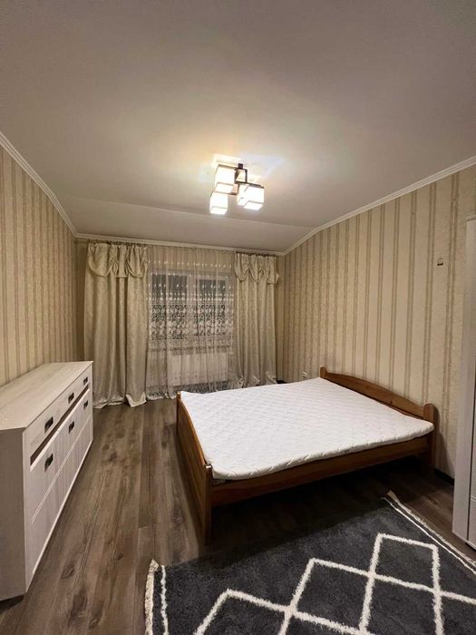 оренда 1 кв нов Колоскова 11 4\5  закрита терит з паркомісц 18000 грн