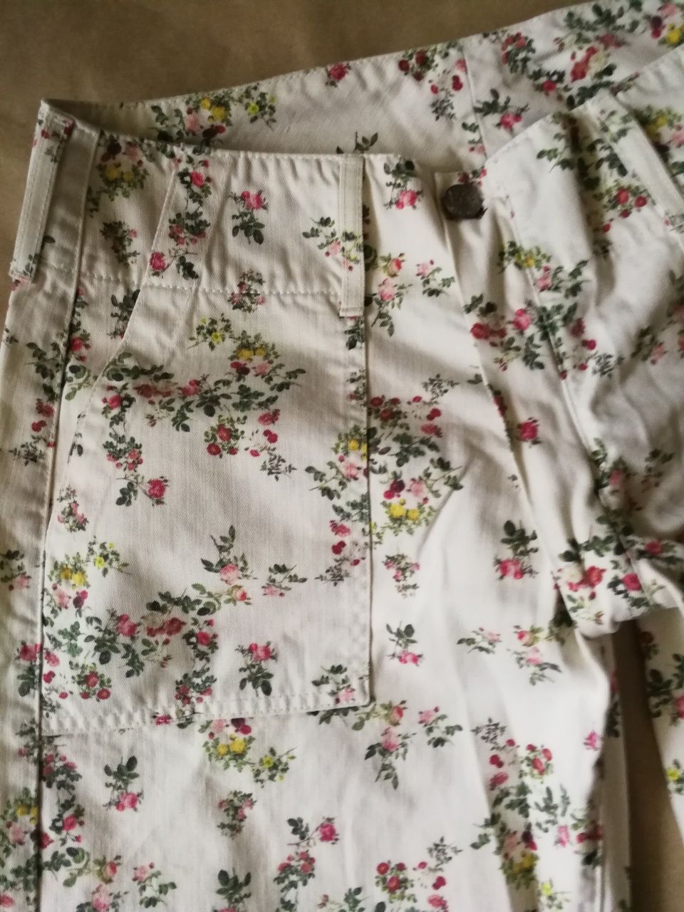 Szerokie spodnie w kwiatki Lee W32L32