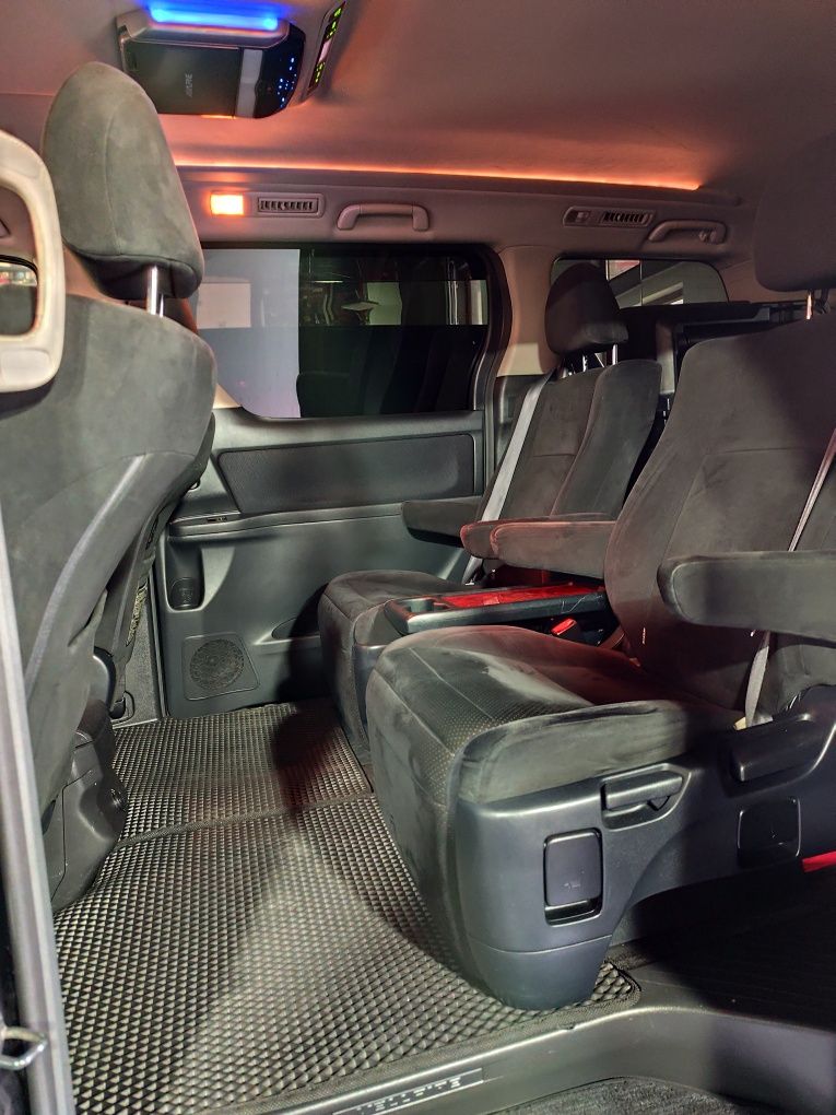 Toyota Vellfire минивэн