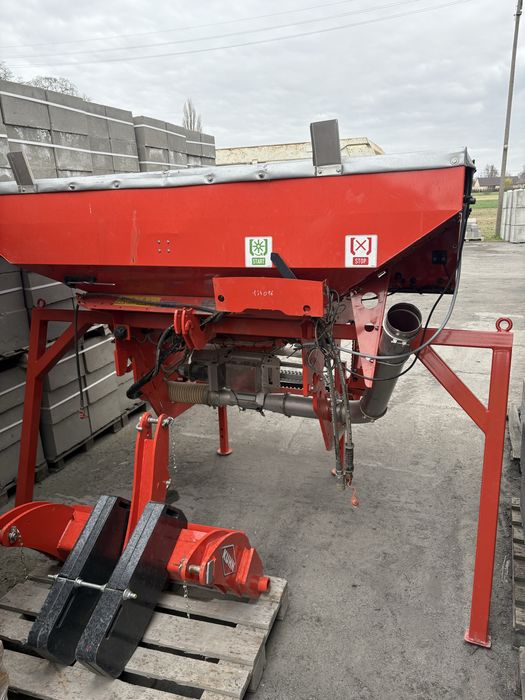 Rozsiewacz nawozów zawieszany Kuhn Venta TF 1512