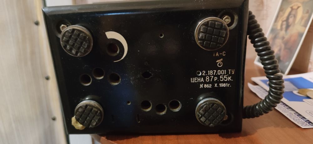 Старовинний телефон ретро, раритетний телефон антикварний