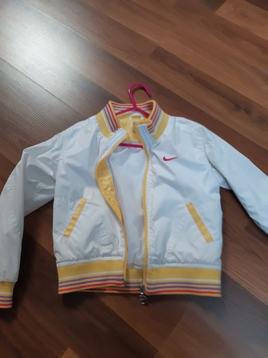 Kurtka wiatrówka Nike r. 6 lat