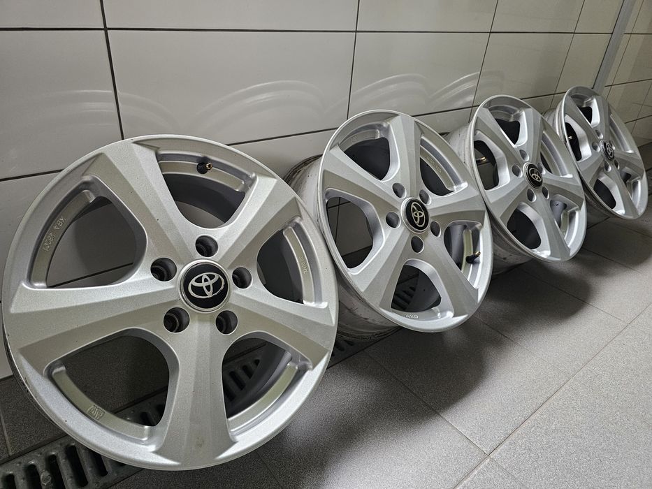 Alufelgi 16 5x114,3 Toyota Auris Corolla Verso Avensis Rav4 Suz