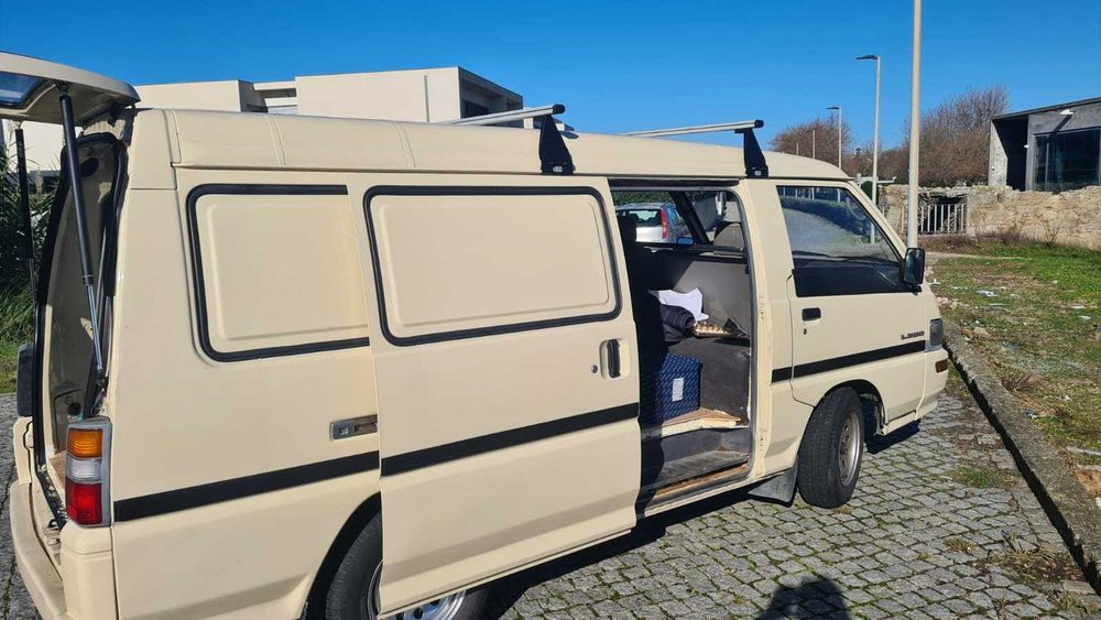 Mitsubishi L300 longa e teto alto