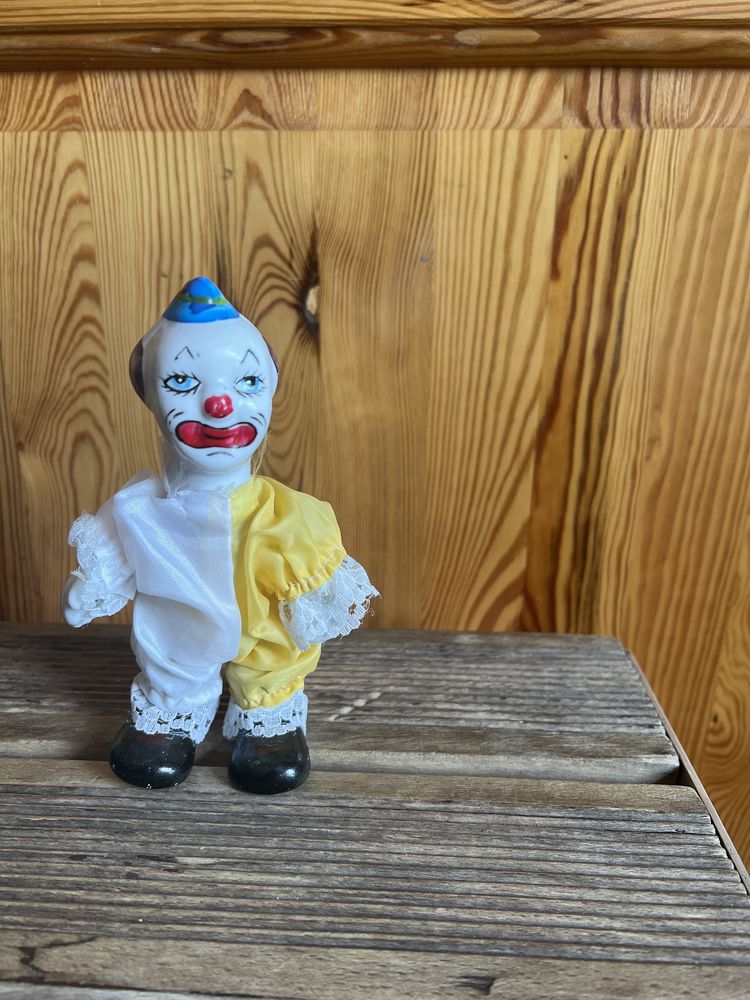 Sprzedam porcelanową figurkę klauna