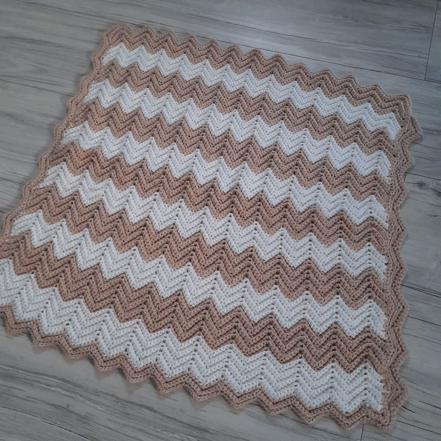 Śliczny kocyk handmade jak nowy!