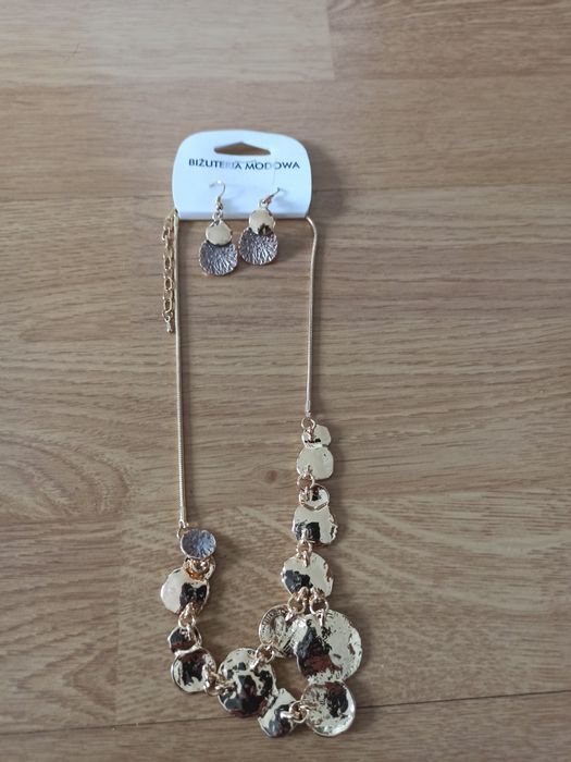 Biżuteria ozdobna kolczyki i naszyjnik