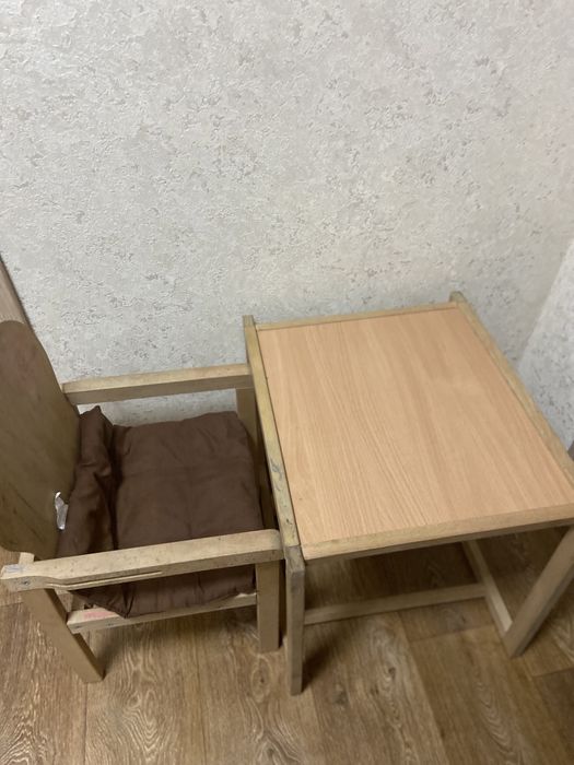 Продам дитячий стіл і стілець. Дерев’яний.