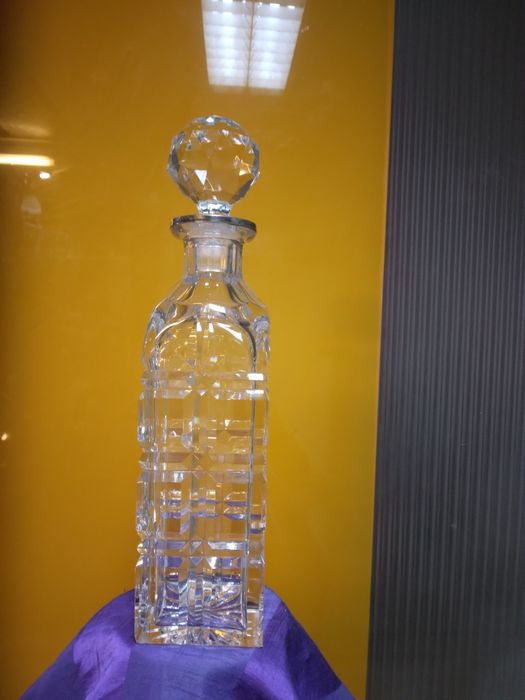 Garrafa  de cristal  lapidado  com gargalo em prata