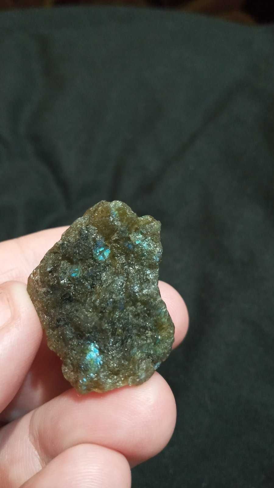 Необработанный камень лабрадорит