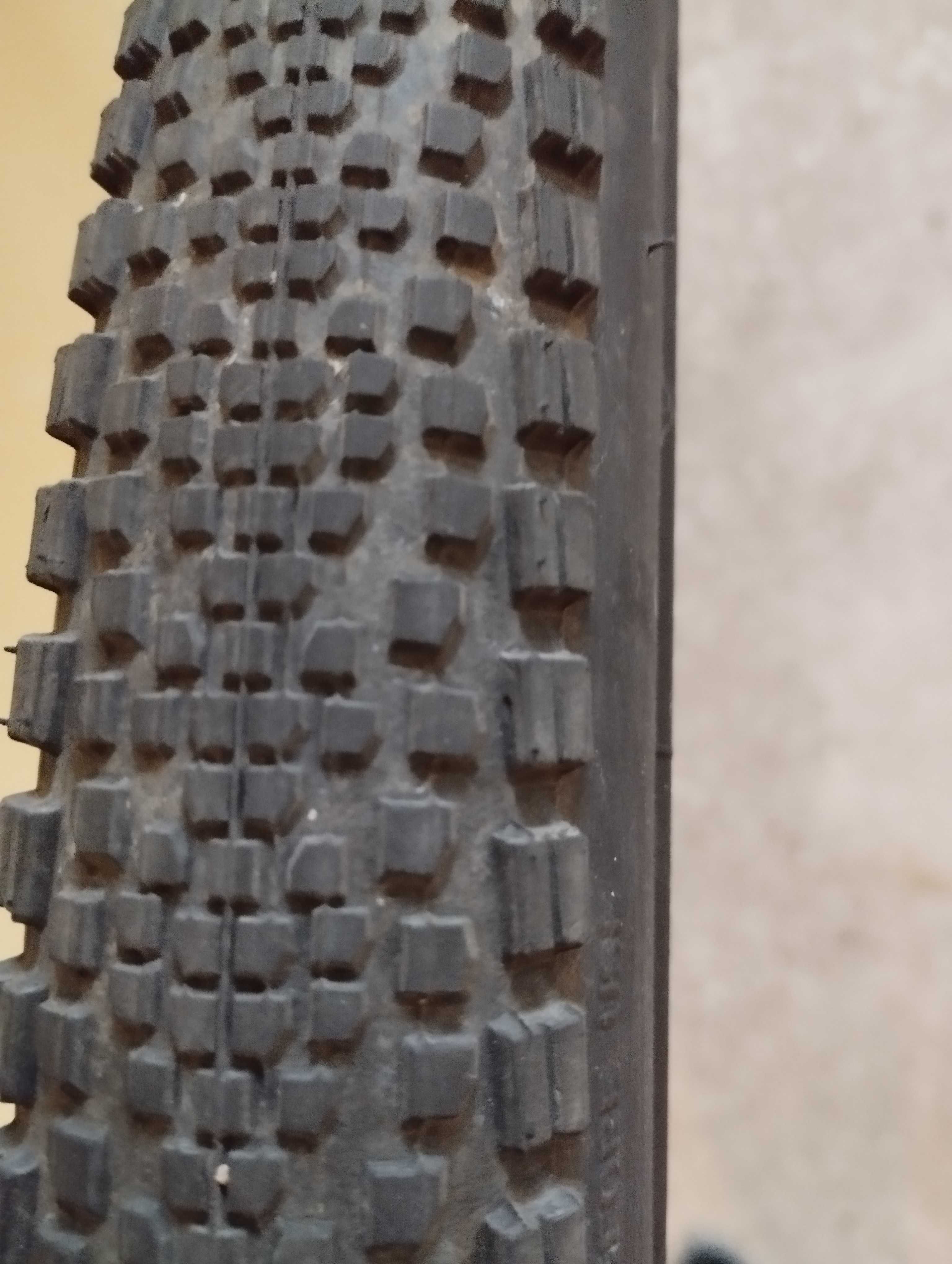Opony rowerowe gravel WTB Riddler 700x45c + 2 dętki Schwalbe