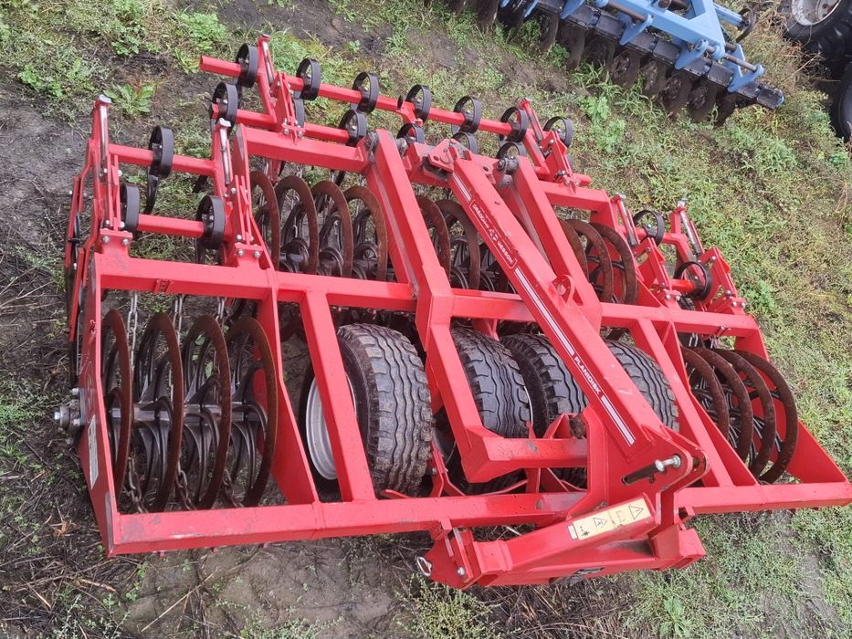 Wał zagęszczający na przód agregat uprawowy 3 m