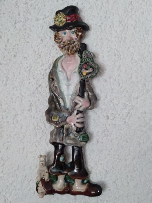 peças assinadas, artesanato, vidradas c/ relevo