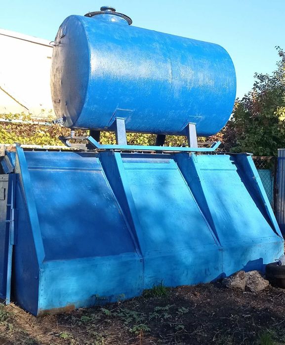 Бочка для води окремо від металевої будки