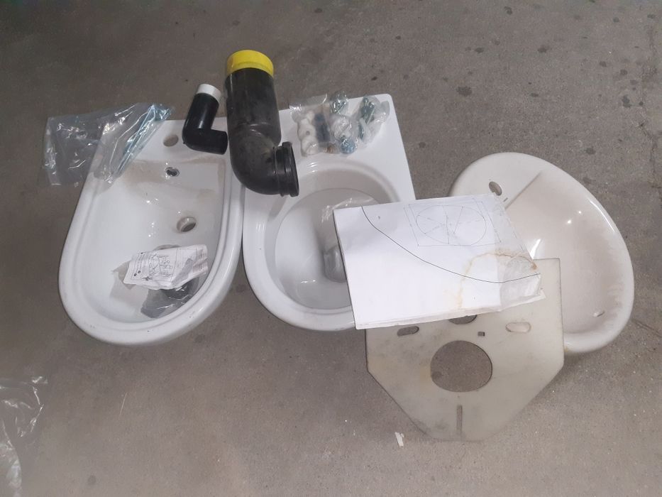 Louças sanitárias completamente novas.