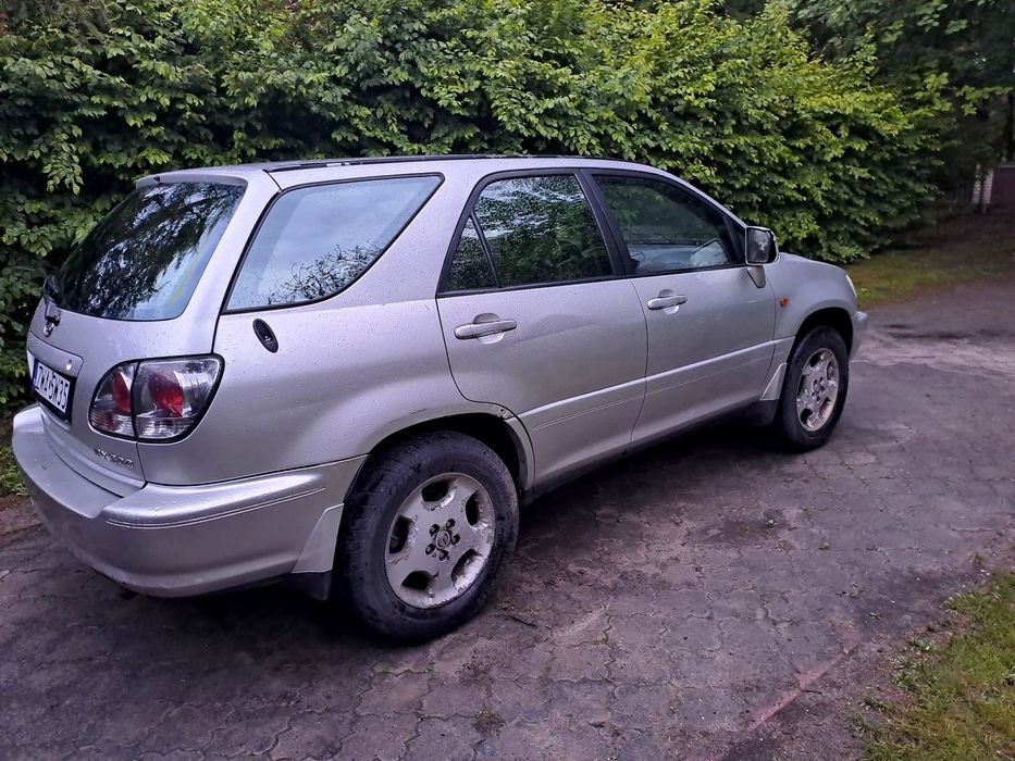 Lexus RX Samochód używany, nie nowy 2002 r. Stan adekwatny do rocznika.