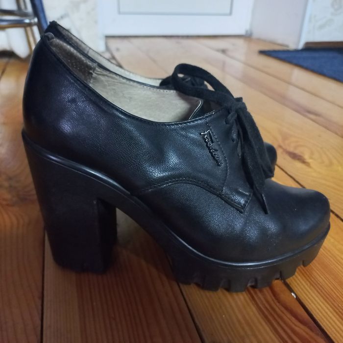 Жіночі шкіряні ботинки