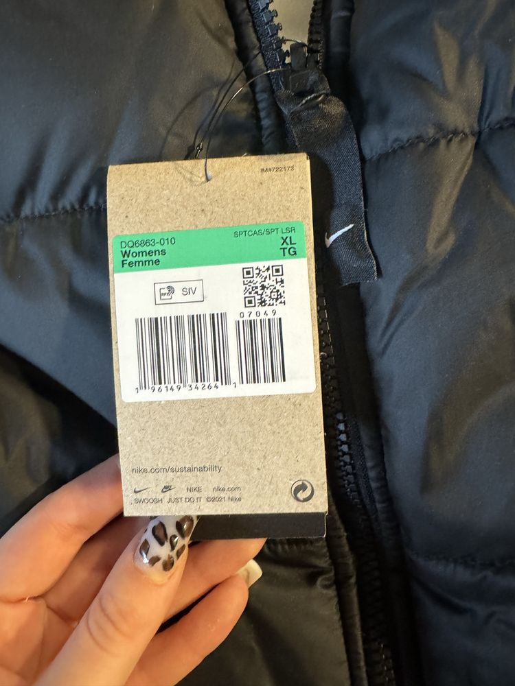 Nowa ocieplana kurtka nike