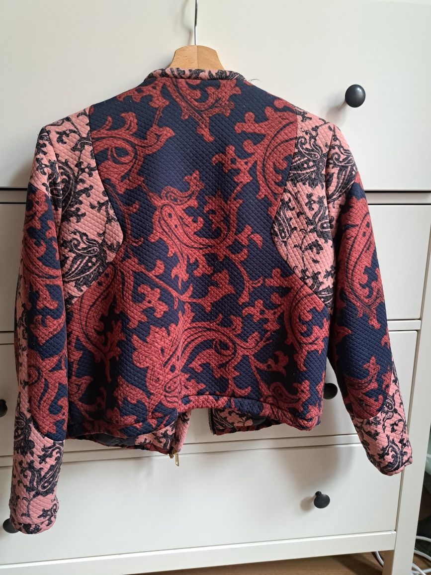 Kurtka w stylu bomberka