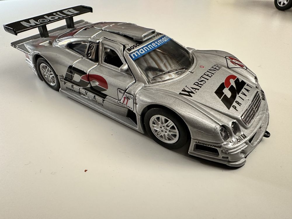 Carros. Conjunto de 4 miniaturas colecionáveis WELLY