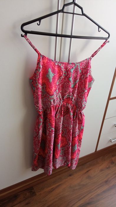 Śliczna sukienka Boohoo