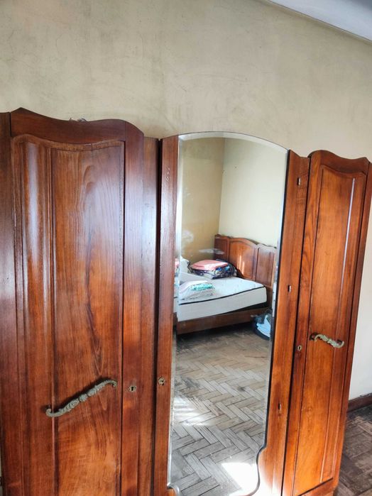 Ofereço mobiliário de quarto e sala de jantar