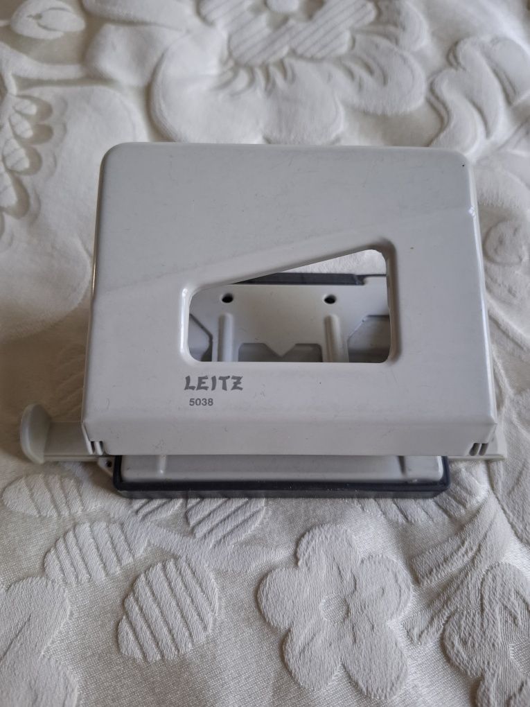 Dziurkacz Leitz  5038 solidny, metalowy