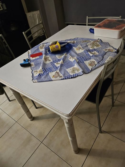 Mesa extensível em branco