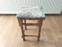 Krzesło stołek drewniany