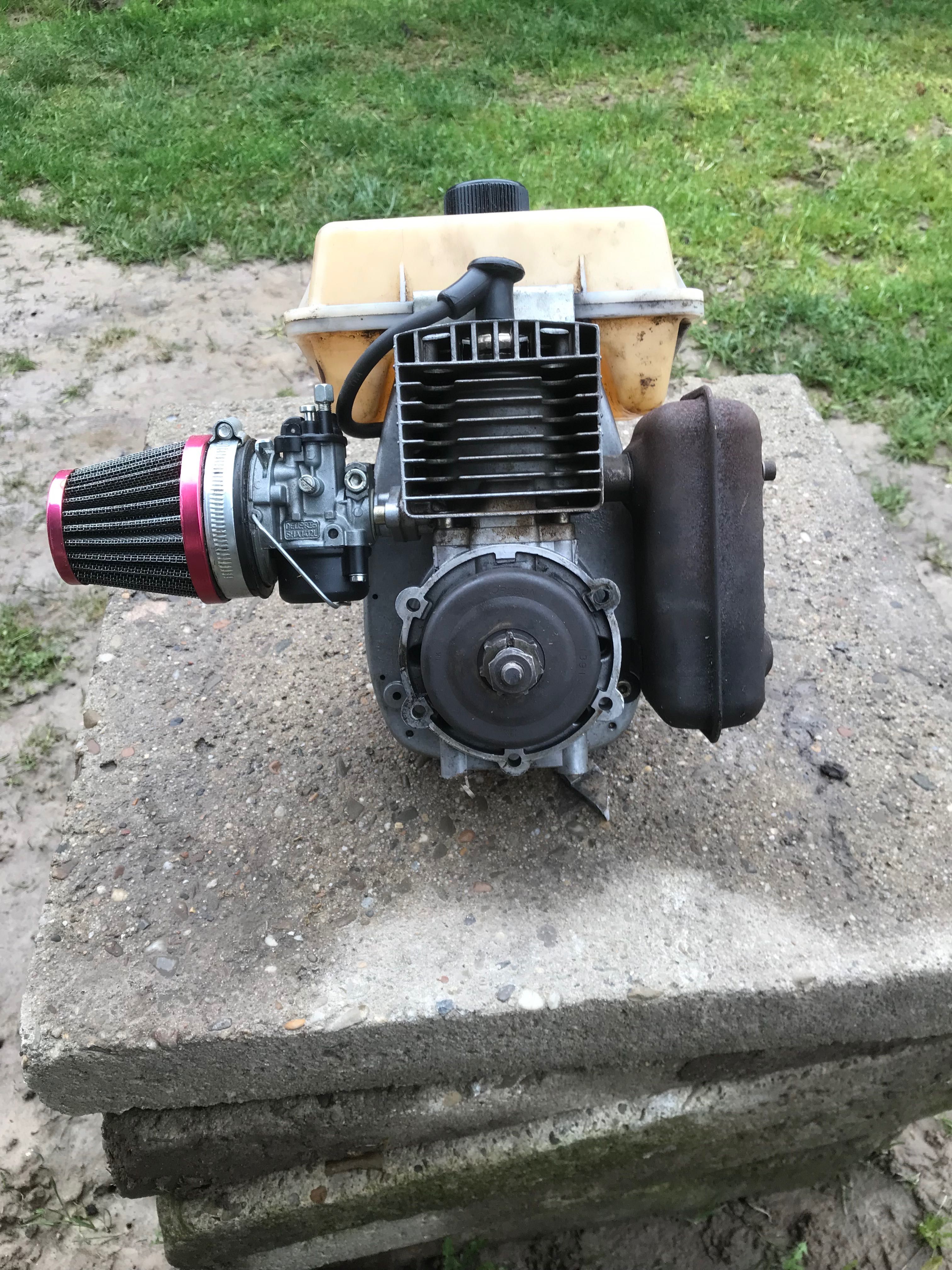 Silnik spalinowy dwusuwowy 50cc, włoski.