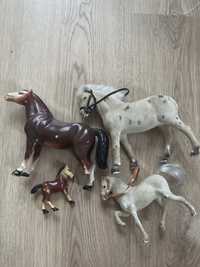 4 konie zabawki uszkodzone