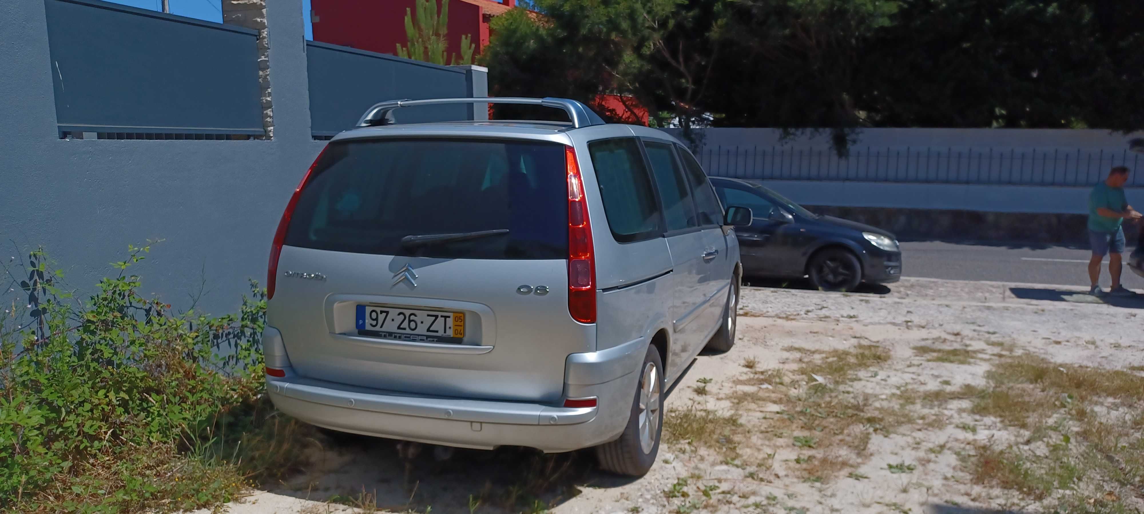 Vendo Citroën C8 de 2005 - para quem procura um projeto ou peças.