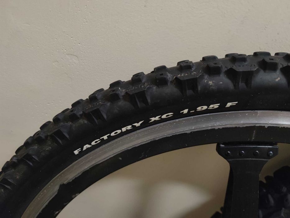 Opony TIOGA FACTORY XC 26x1,95 retro MTB 26"  48-559