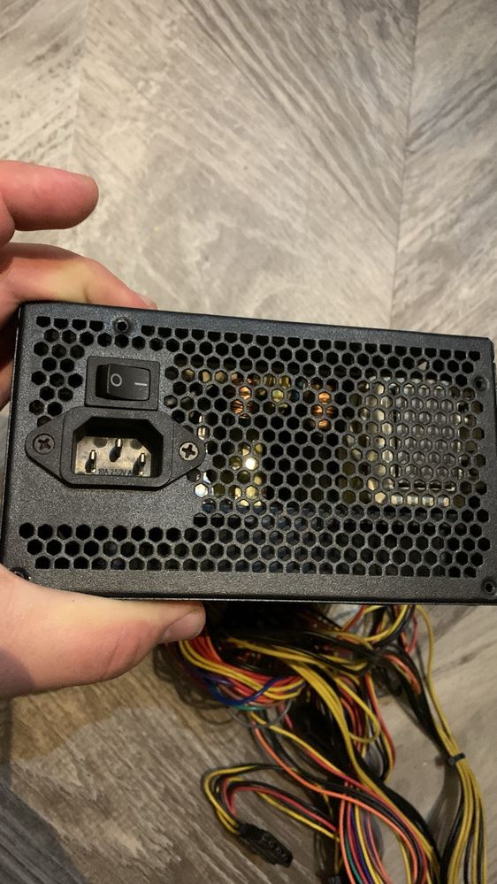zasilacz 700W.