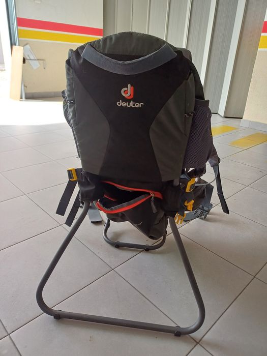 Porta bebé caminhada Deuter