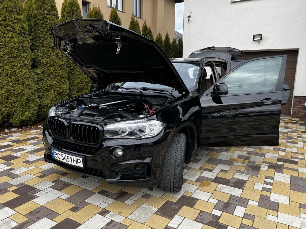 BMW X5 F15 чорного кольору