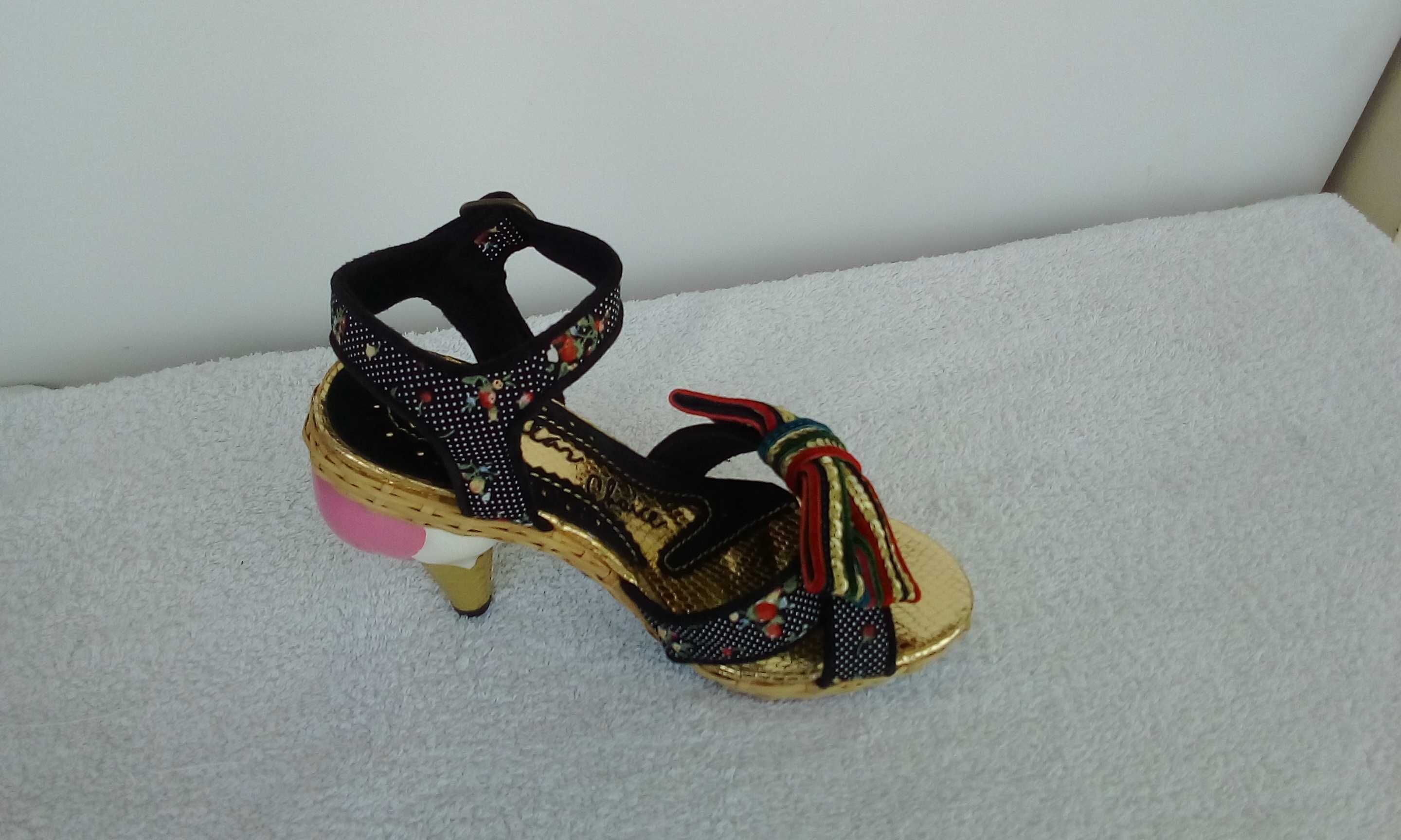 Sapato IRREGULAR CHOICE Tamanho 36 e  39 Novos