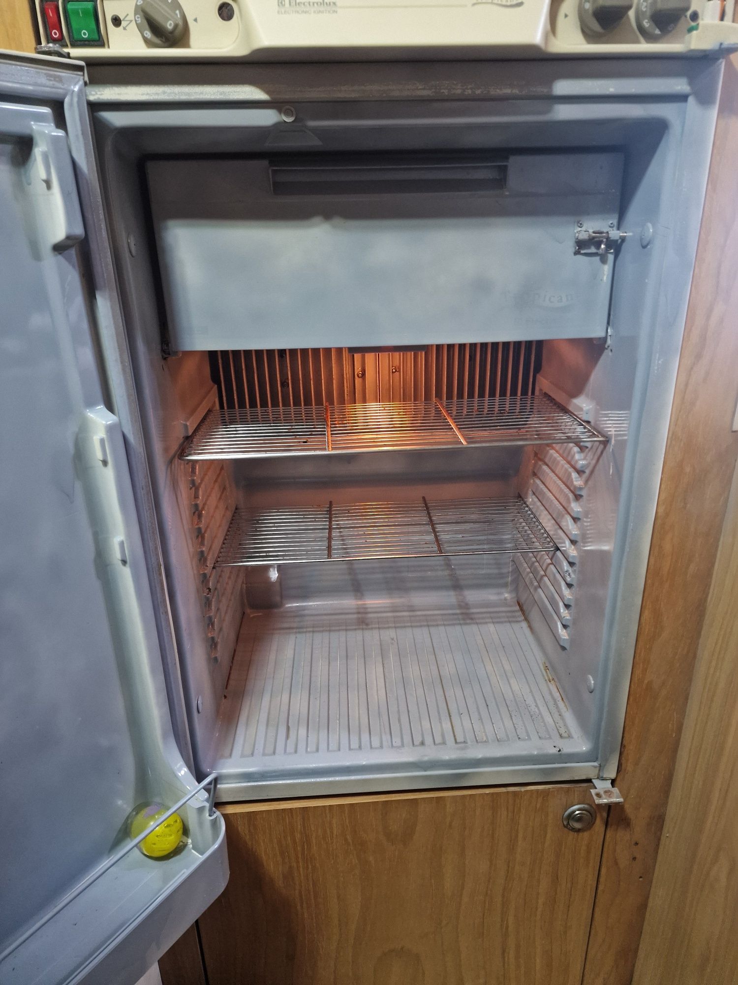 Frigorifico para Autocaravana (12V, gas e 220V)