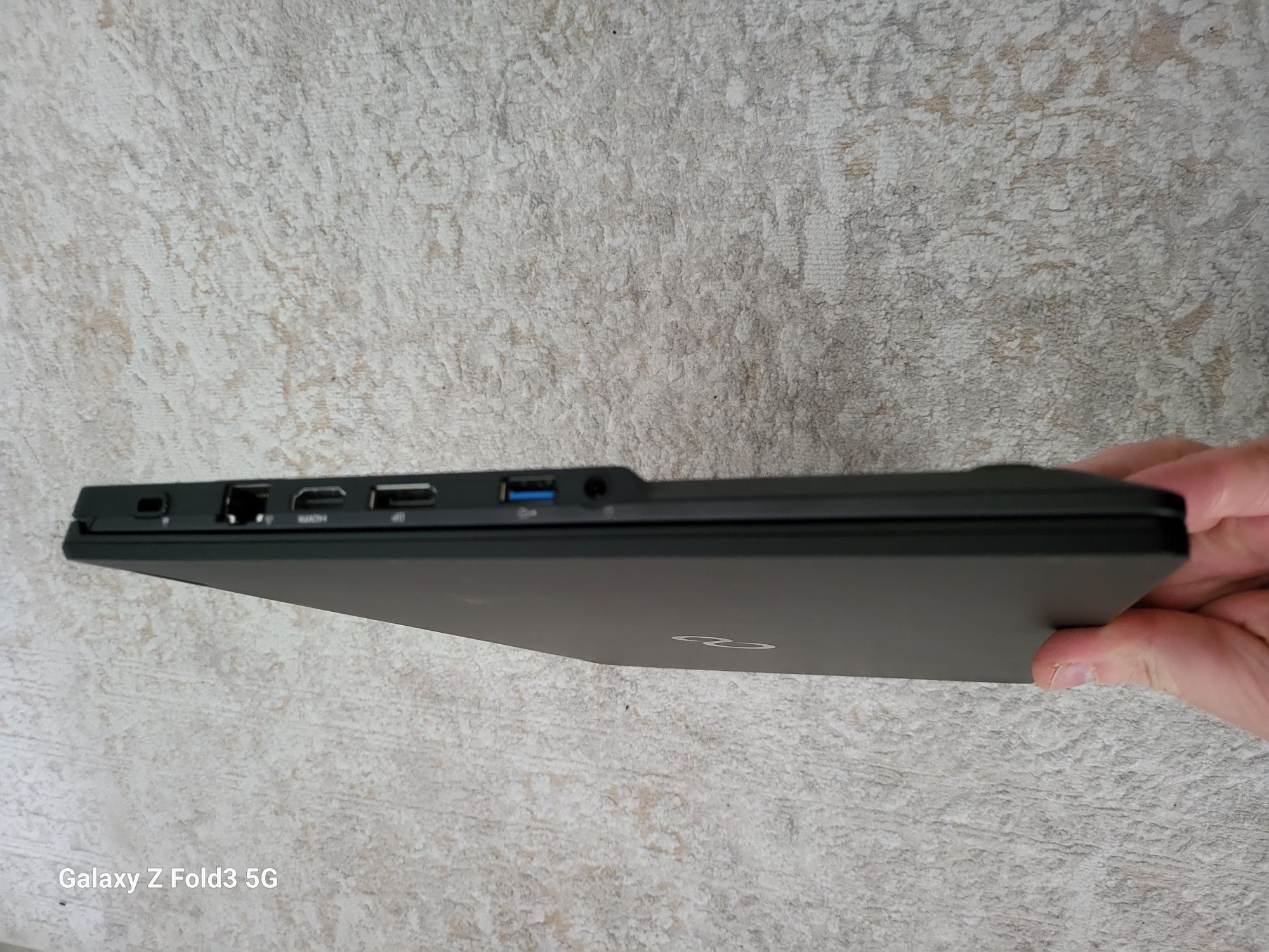 Fujitsu lifebook u7510 lte core i5pro 10310u 16ram 15,6inch Сенсорний