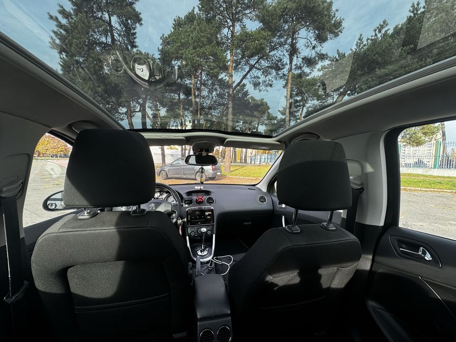 Peugeot 308 2012 року