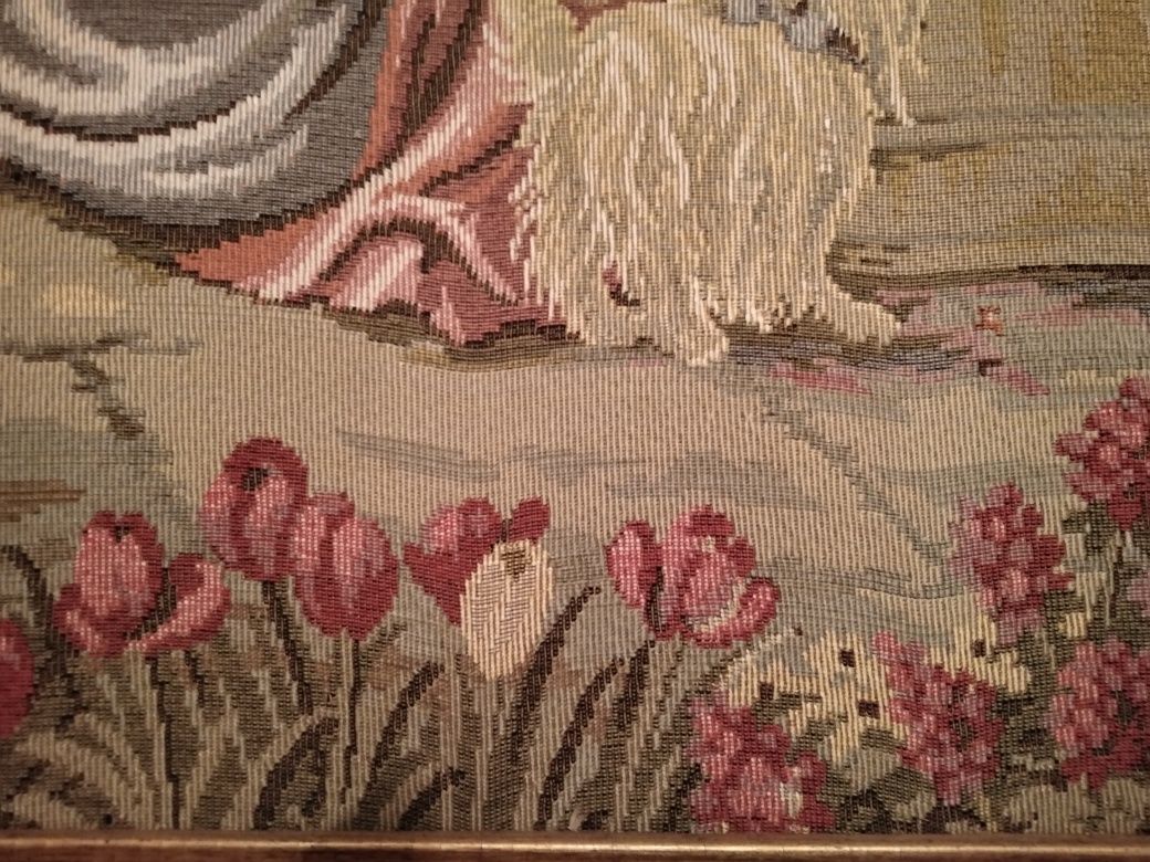 Quadro em Tapeçaria Gobelin com Cena da Corte e Moldura de Talha Doura