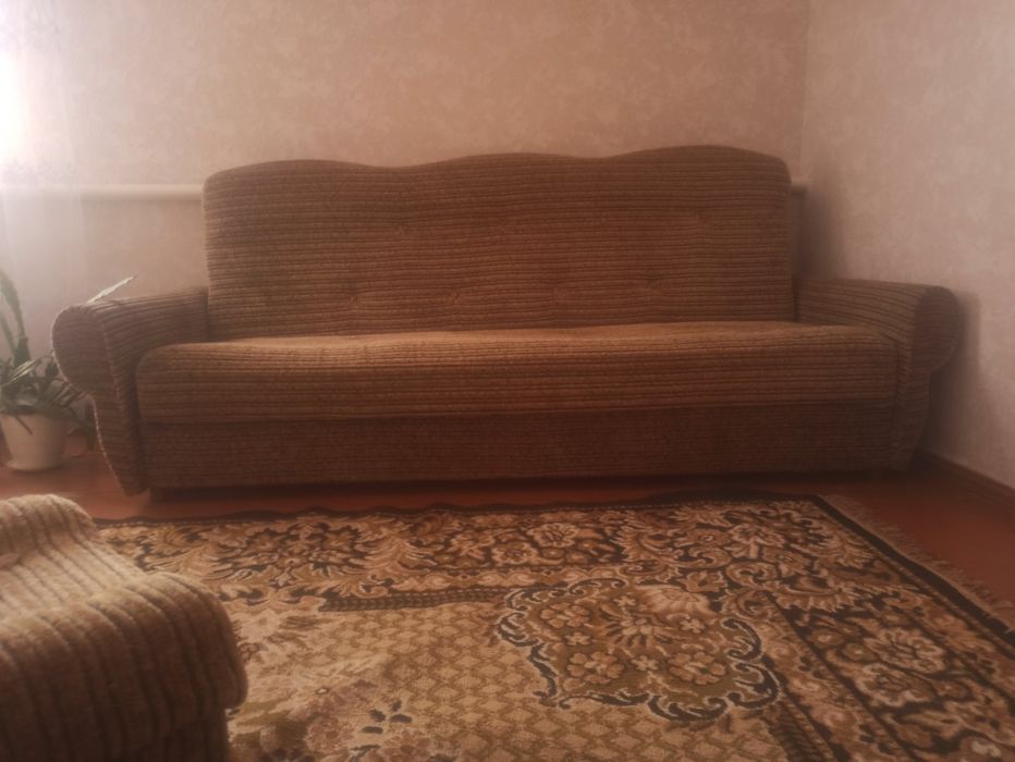 Продам диван і два крісла