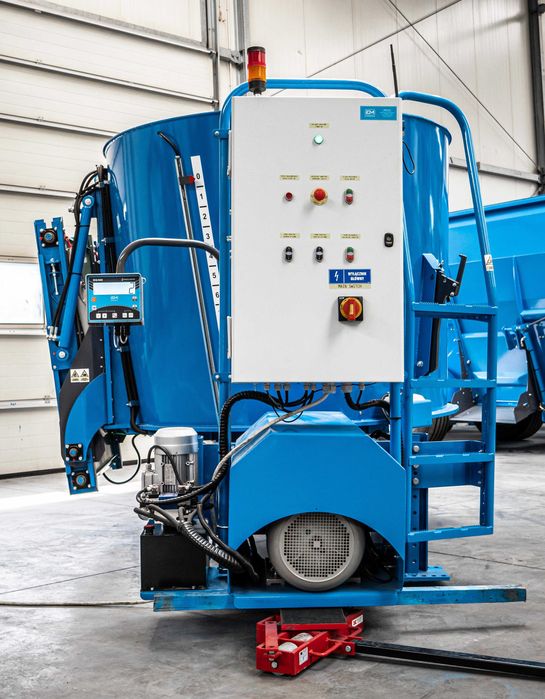 Elektryczny Stacjonarny Wóz Paszowy EUROMILK Rino FX800 HD (8m3)