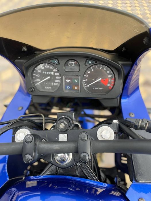 Продам Хонда СВ500s