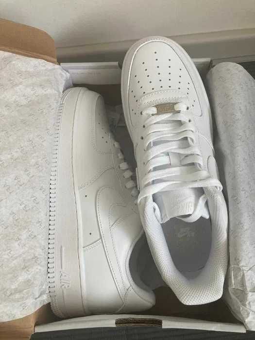 Buty sportowe "Nike_Air_Force_1_Low_White R.37.5