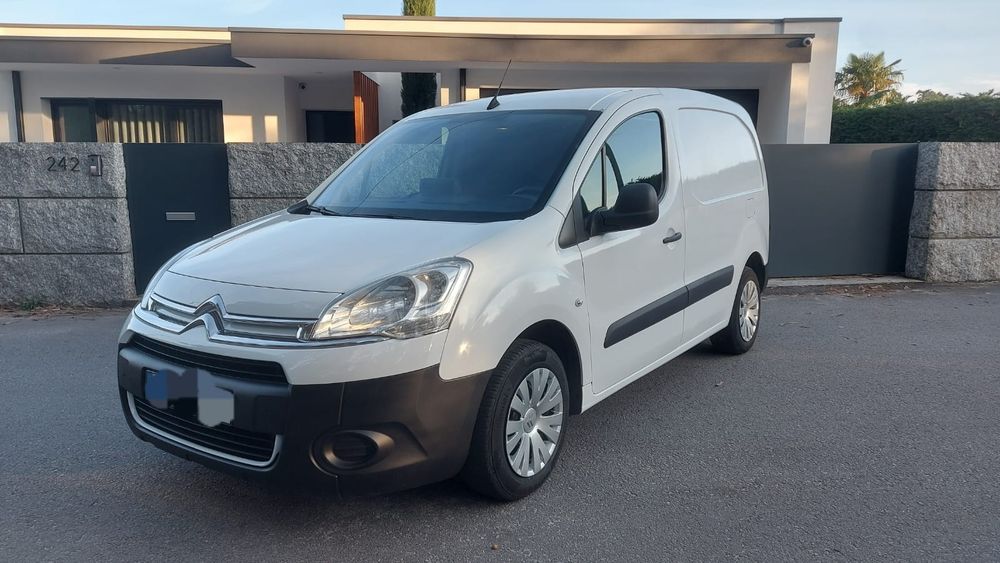 Citroen Berlingo ano 2014 com 220 mil km revisão em dia muito estimada