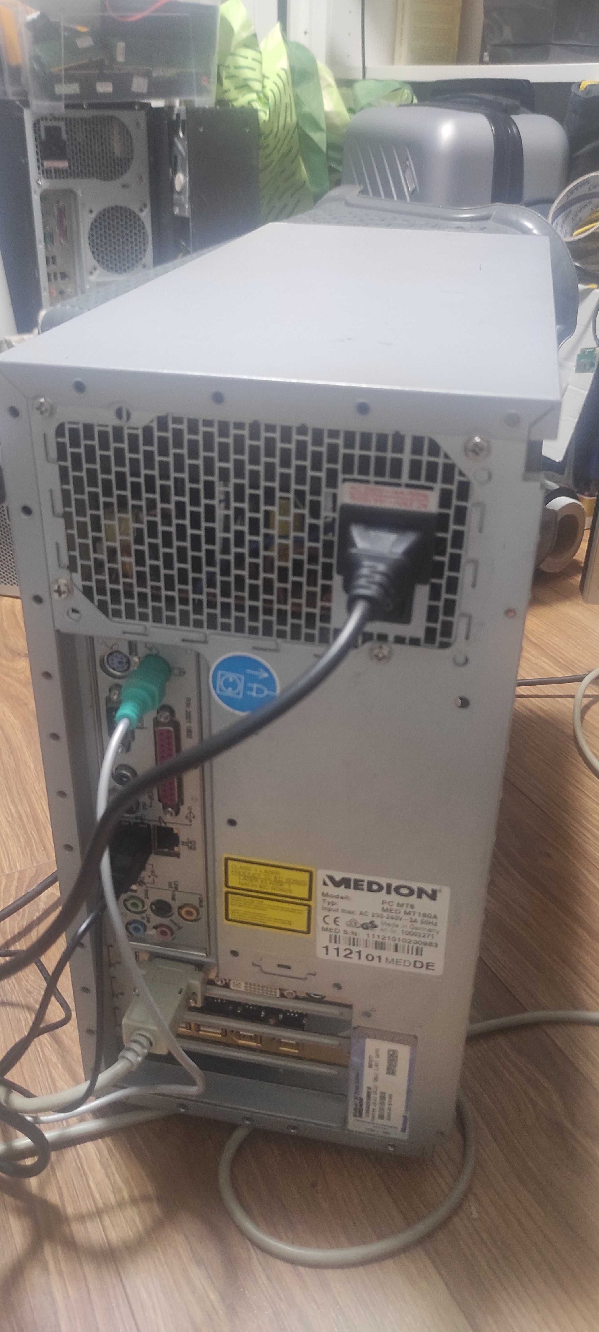 Komputer Medion Pentium 4 2.4GHz 1,5 Gb RAM HDD 80gb ATI 9250 64Mb